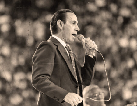 Nelson Gonçalves cantando