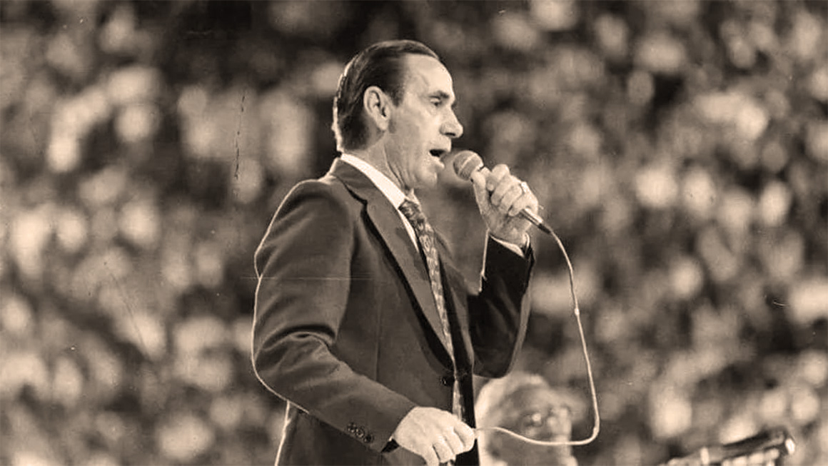 Nelson Gonçalves cantando