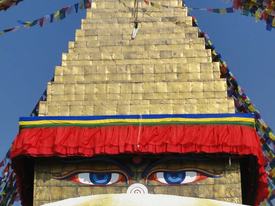 templo mostrando os olhos de Buda
